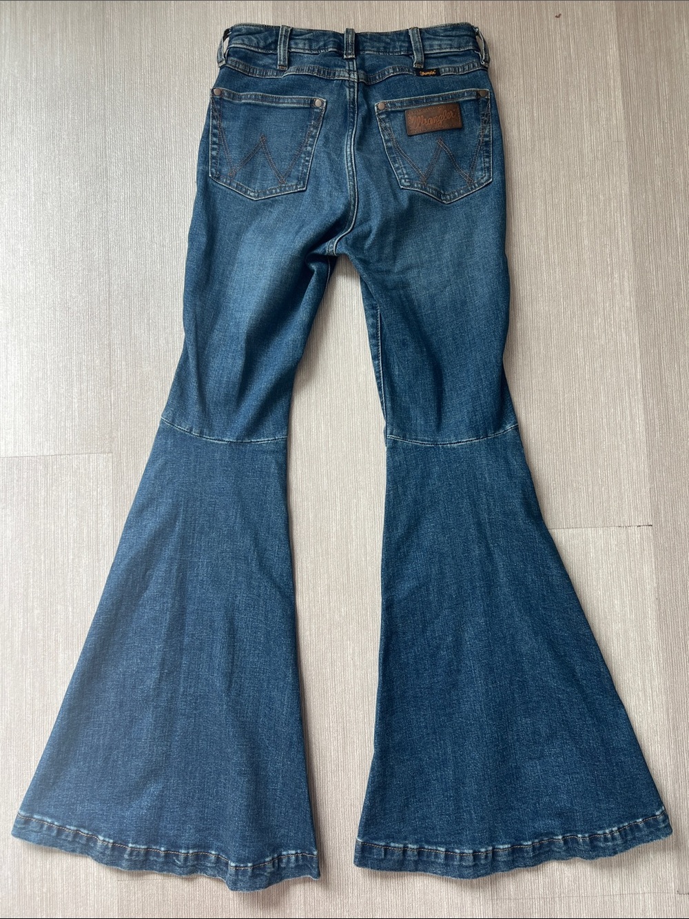 Wrangler elephant bell bottom jeans - Picture 3 of 6